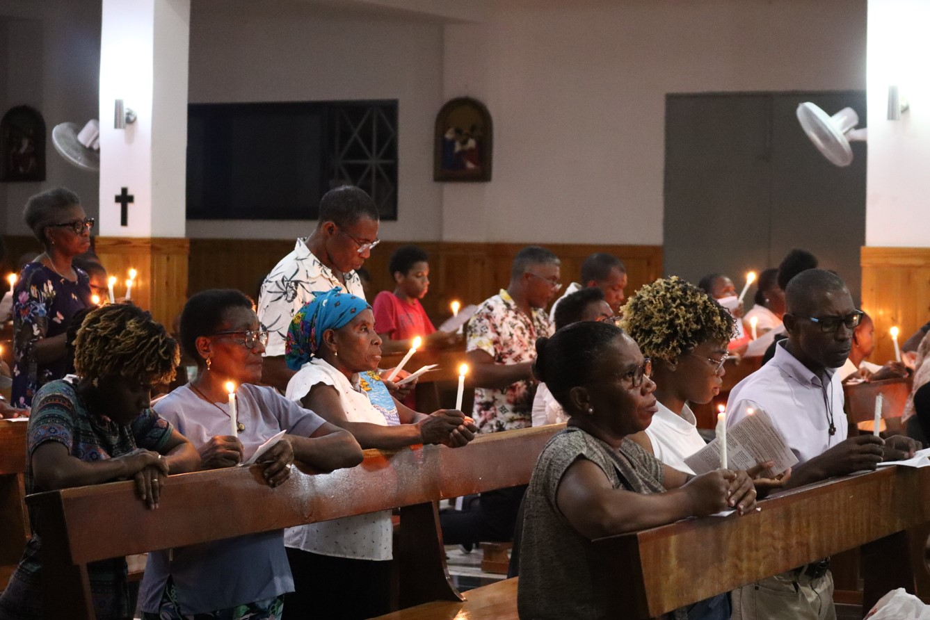 Vigília de Oração na Véspera do Dia de Todos os Santos Um Chamado à Reflexão e Santidade