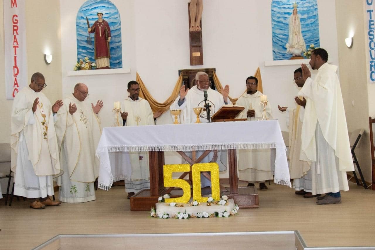 Frei António Fidalgo de Barros Celebra 50 Anos de Sacerdócio na Ilha do Fogo
