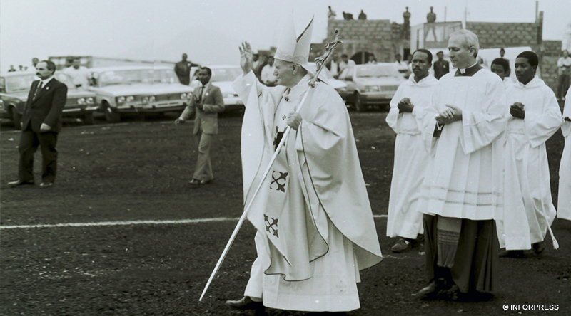 Há 34 Anos A Memorável Visita do Papa João Paulo II a Cabo Verde