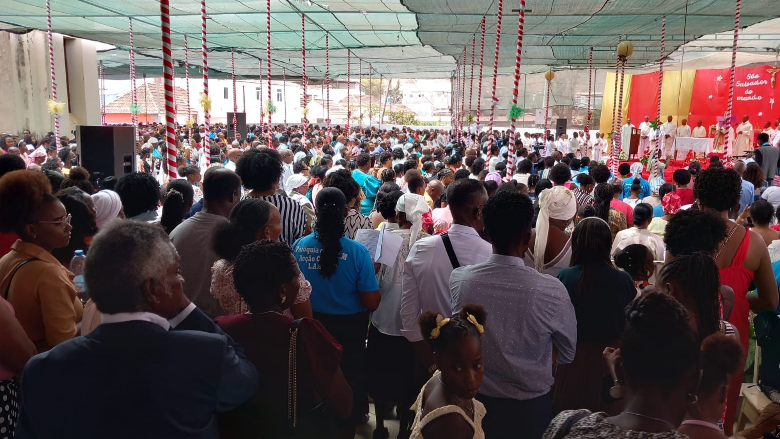 São Salvador do Mundo celebra seu Santo Padroeiro com milhares de fiéis em Achada Igreja