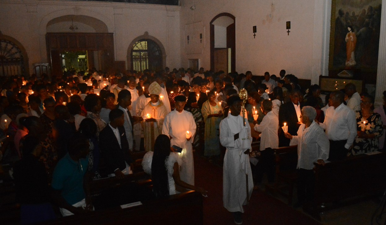 A Luz da Ressurreição brilhou na Vigília Pascal do Sábado Santo